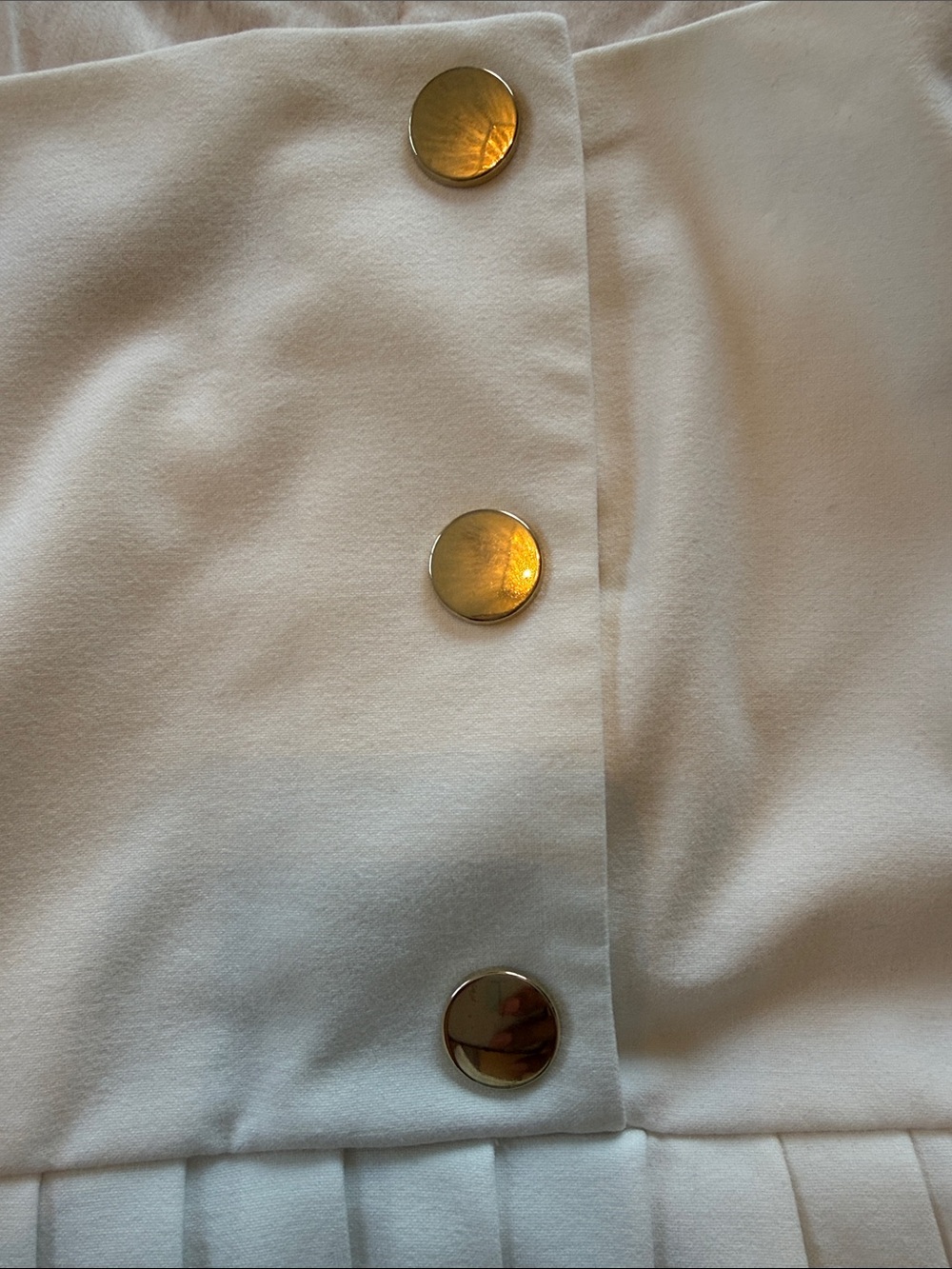 Zara White Pleated Mini Skirt with Gold Button Detail - Picture 4 of 6